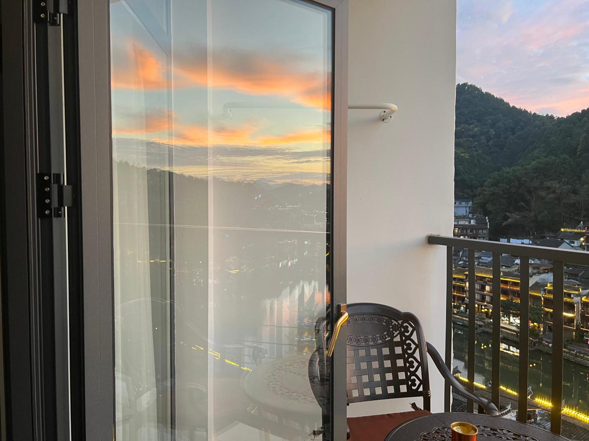 Phoenix Best River View B&B Fenghuang Exterior photo