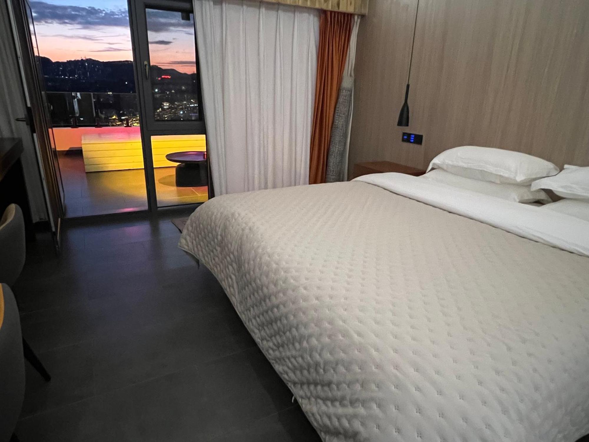 Phoenix Best River View B&B Fenghuang Exterior photo