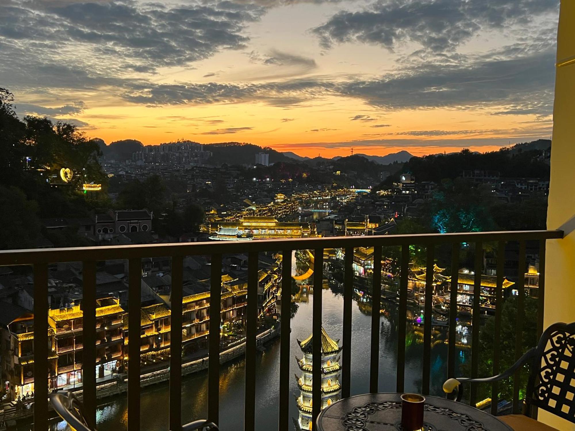 Phoenix Best River View B&B Fenghuang Exterior photo