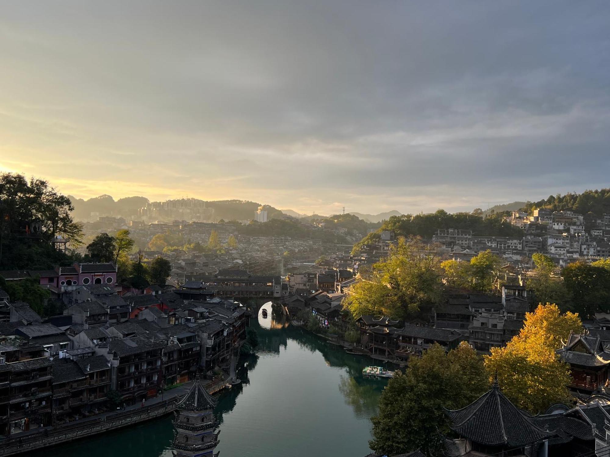 Phoenix Best River View B&B Fenghuang Exterior photo