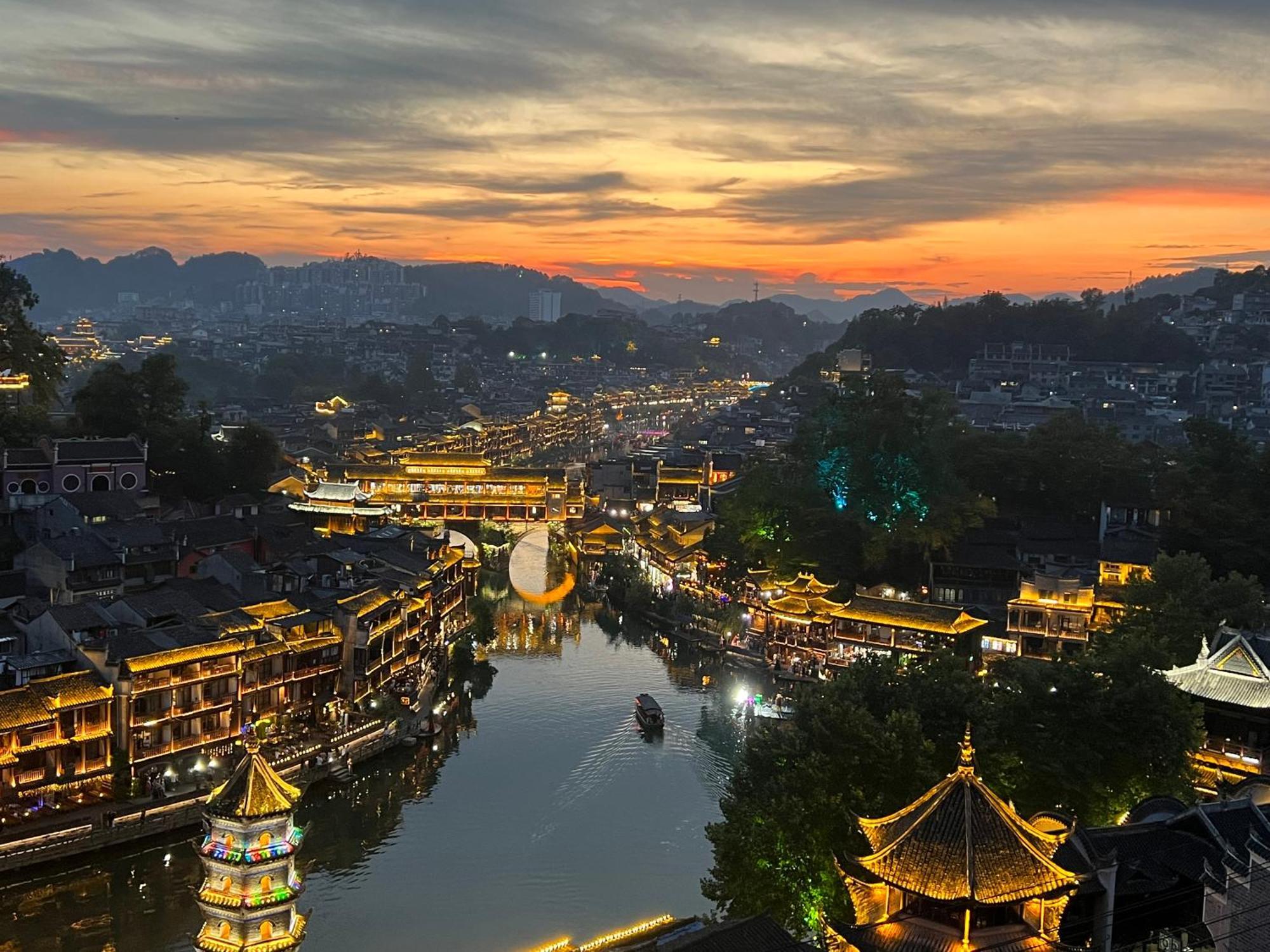 Phoenix Best River View B&B Fenghuang Exterior photo