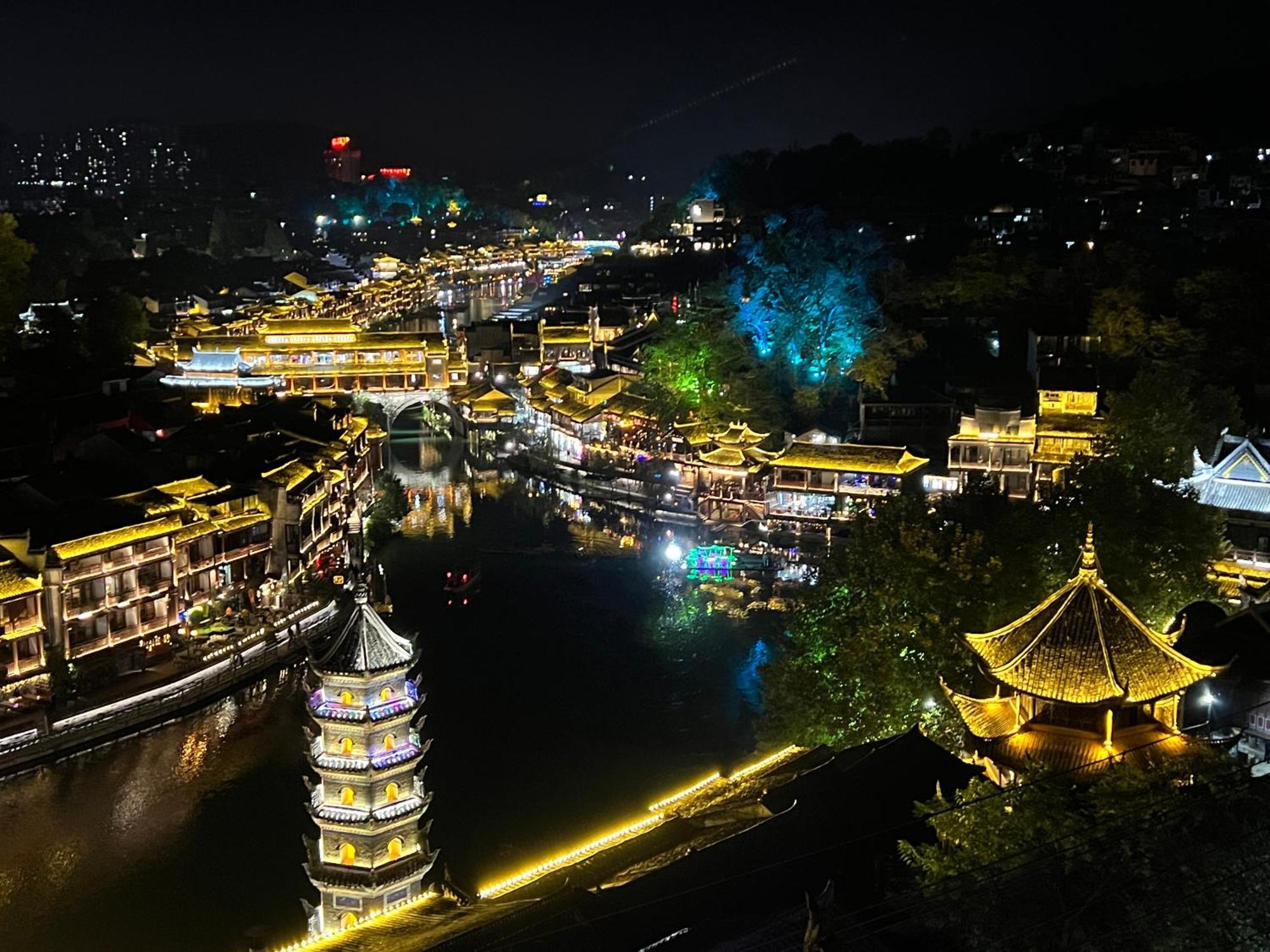Phoenix Best River View B&B Fenghuang Exterior photo