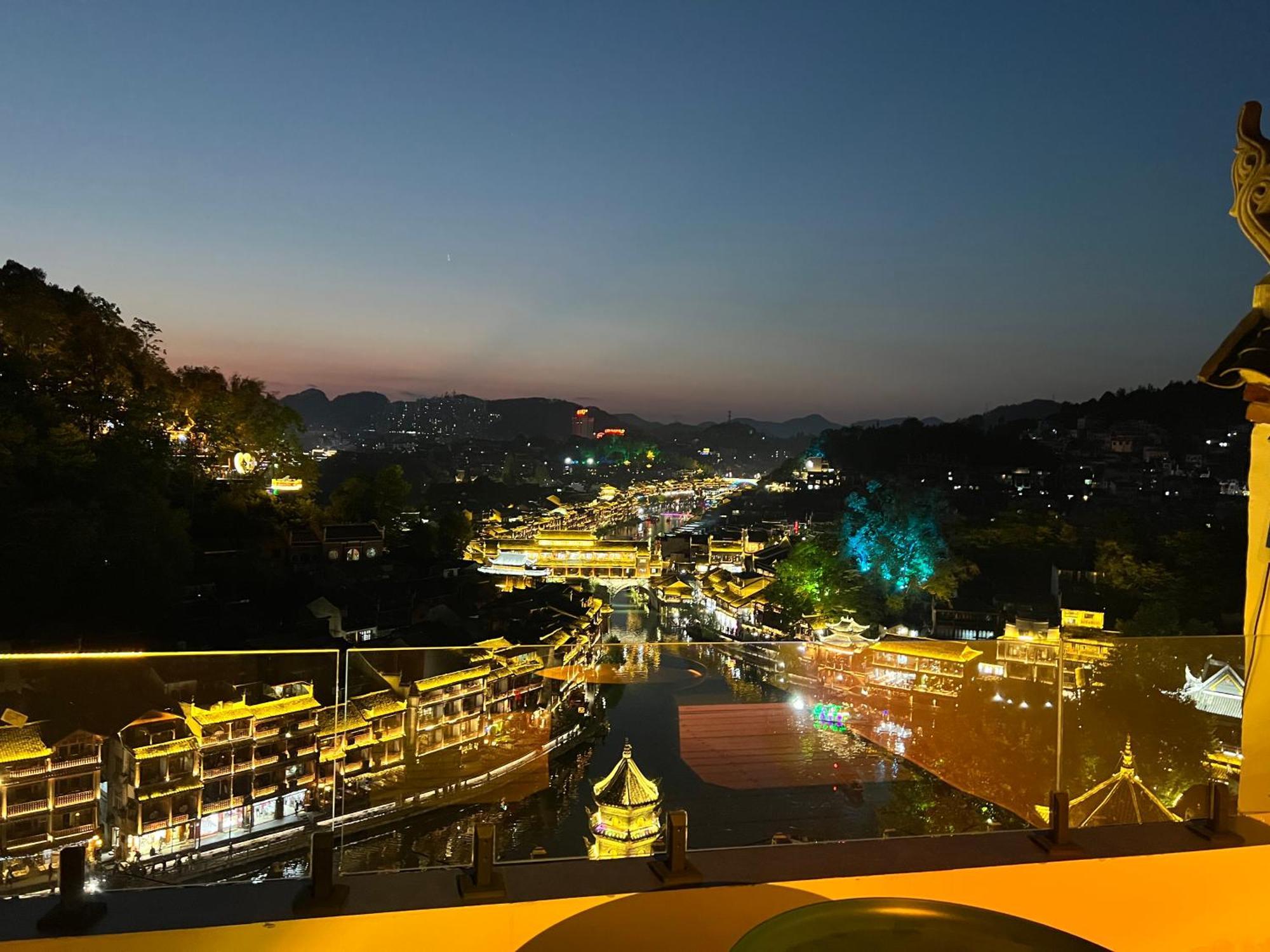 Phoenix Best River View B&B Fenghuang Exterior photo