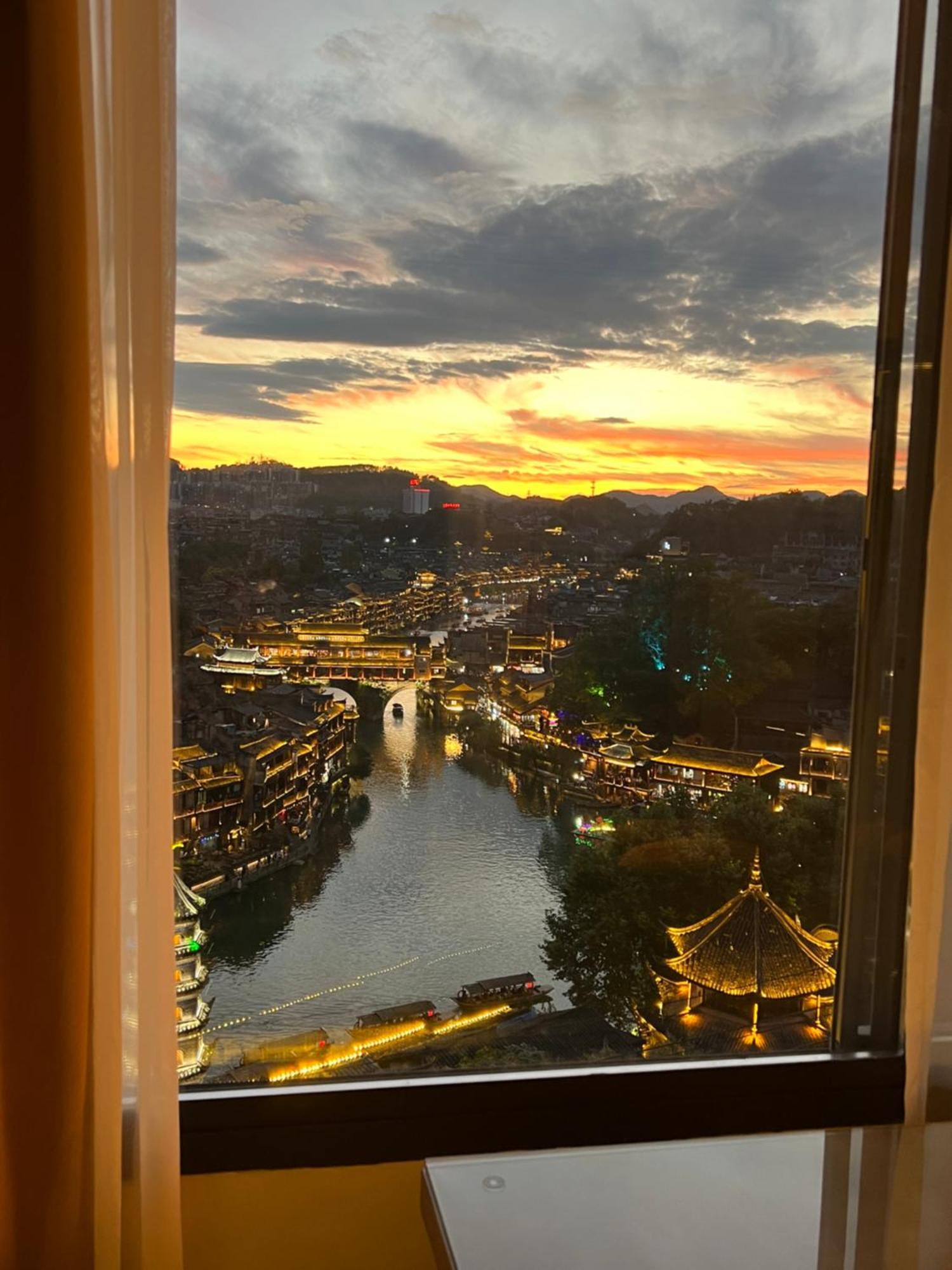 Phoenix Best River View B&B Fenghuang Exterior photo